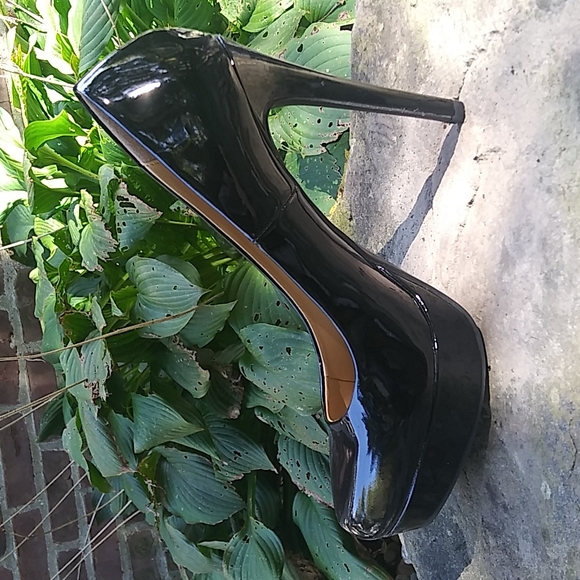 NEW Chinese Laundry Patent Platform Pump - Picture 9 of 12